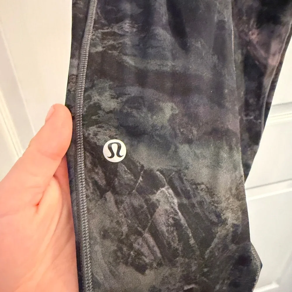 Lululemon Speed Up Tight *Full-On‎ Luxtreme 28 Radiant Multi size 4